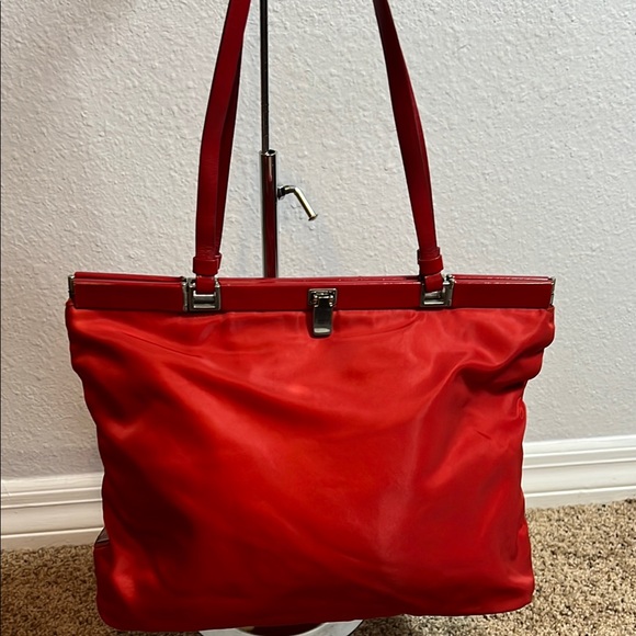 Elegant Red Tote Bag - Picture 1 of 13